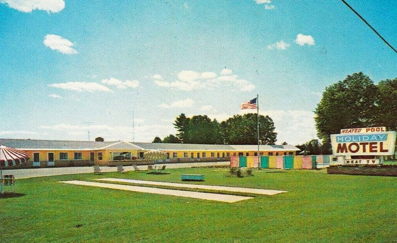 Holiday Motel - Postcard (newer photo)